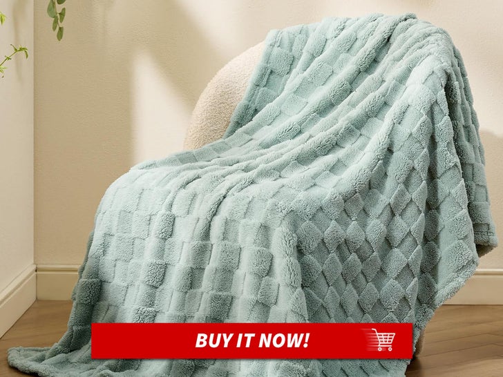 Checkered-Throw-Blanket-MAIN