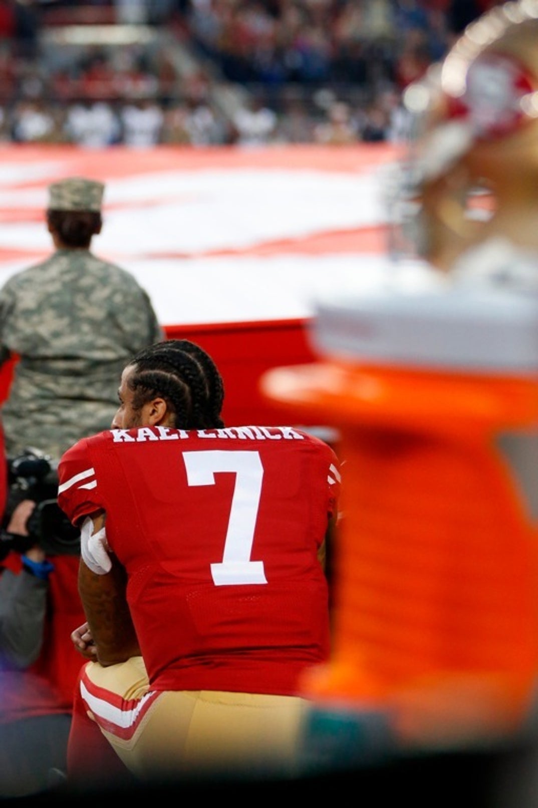 Colin_Kaepernick_knee_anthem10