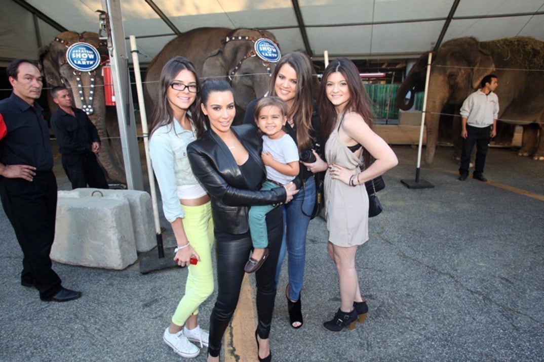 0324_kardashian_jenner_family_02