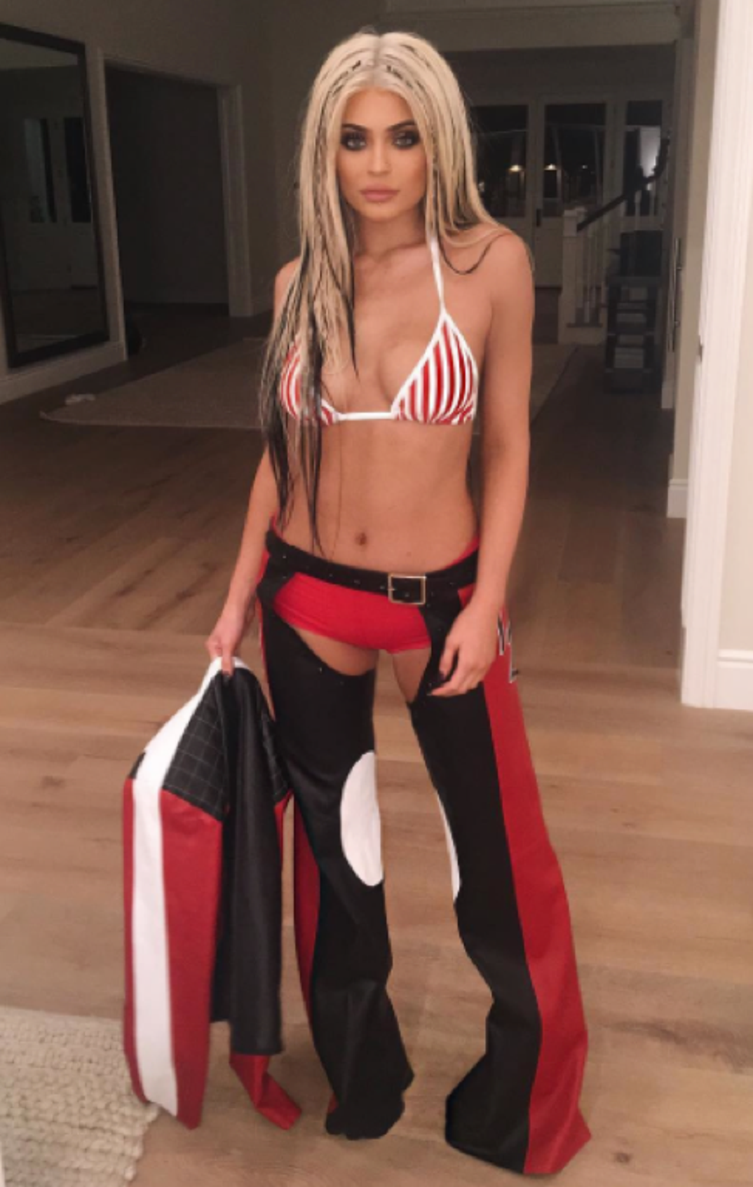 0803_Kylie_Jenner_Hot_Shots23