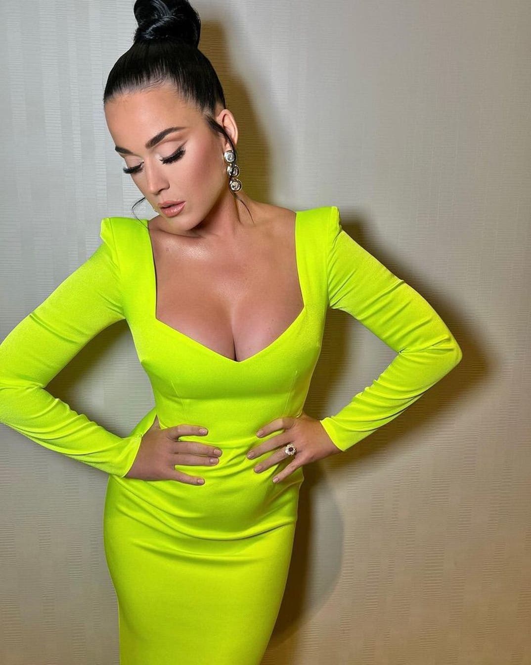 1107 Katy Perry Hot Shots 2