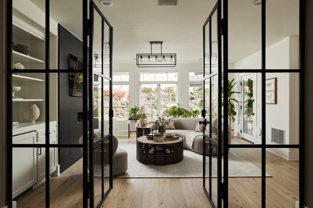 Meghan Trainor Lists LA Home 23