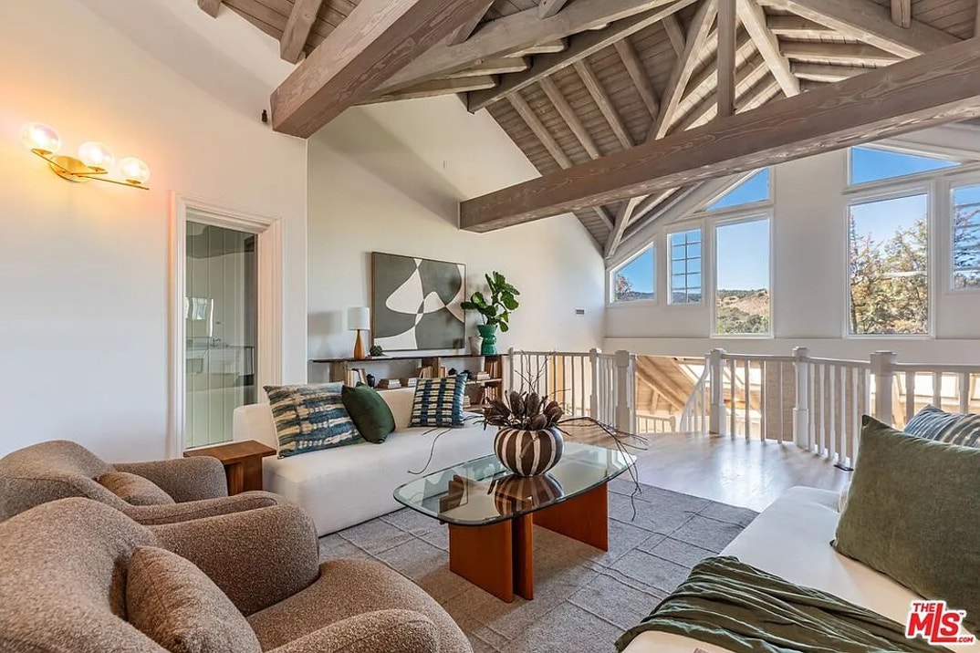 Selena Gomez Encino Home 16