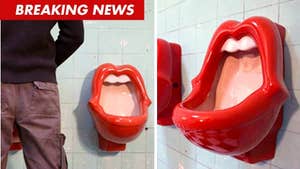 0130_kiss_urinals_bn