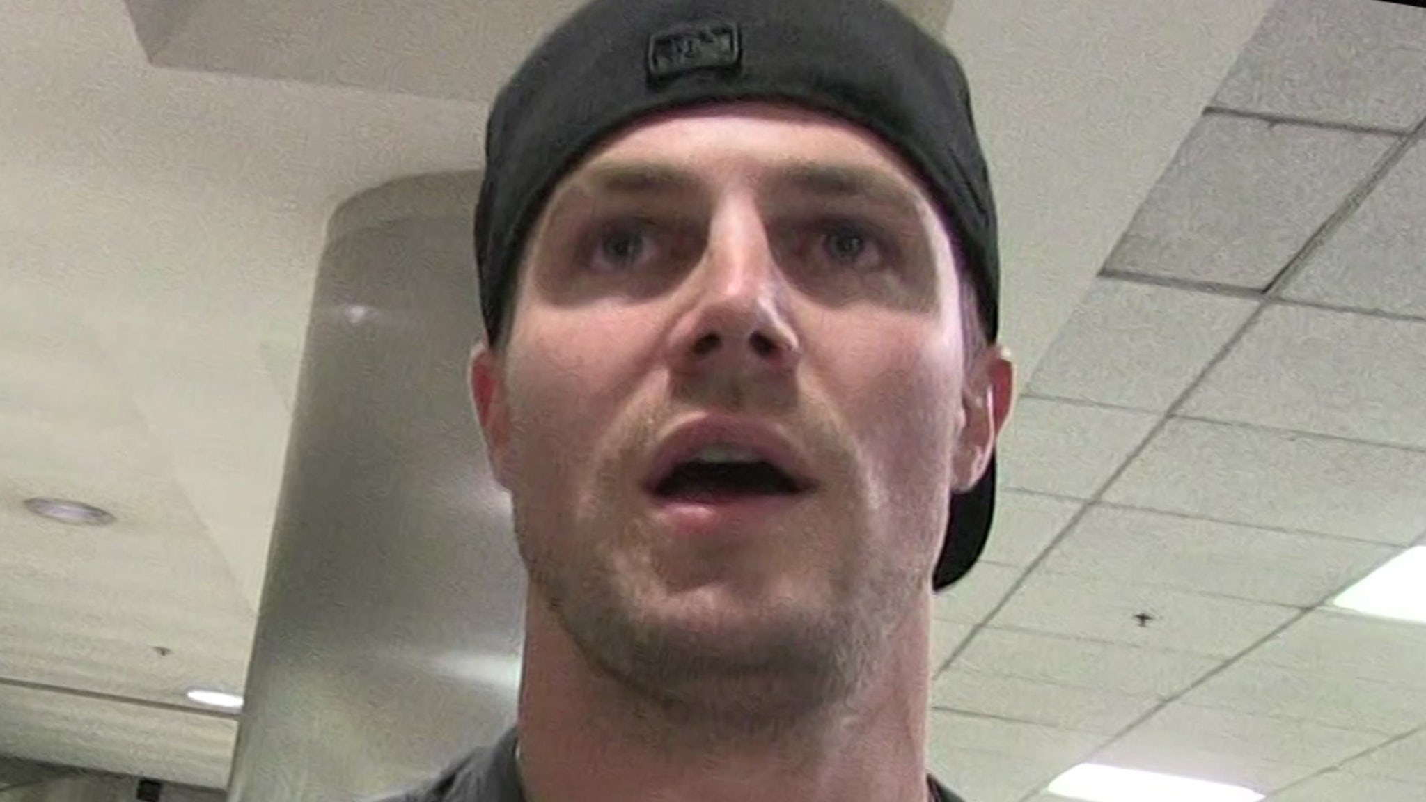 'Arrow's Stephen Amell Sues Neighbor for Running Illegal Kennel Business thumbnail