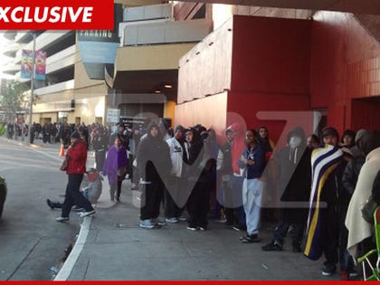 1223_beverly_center_tmz_ex