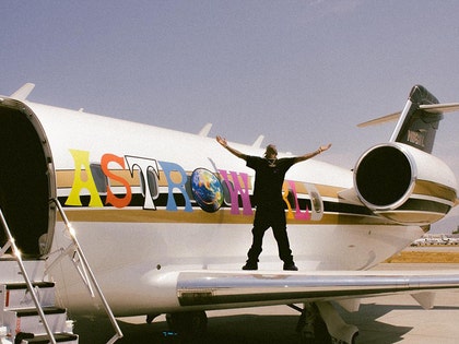 0803_travis-scott_plane-instagram