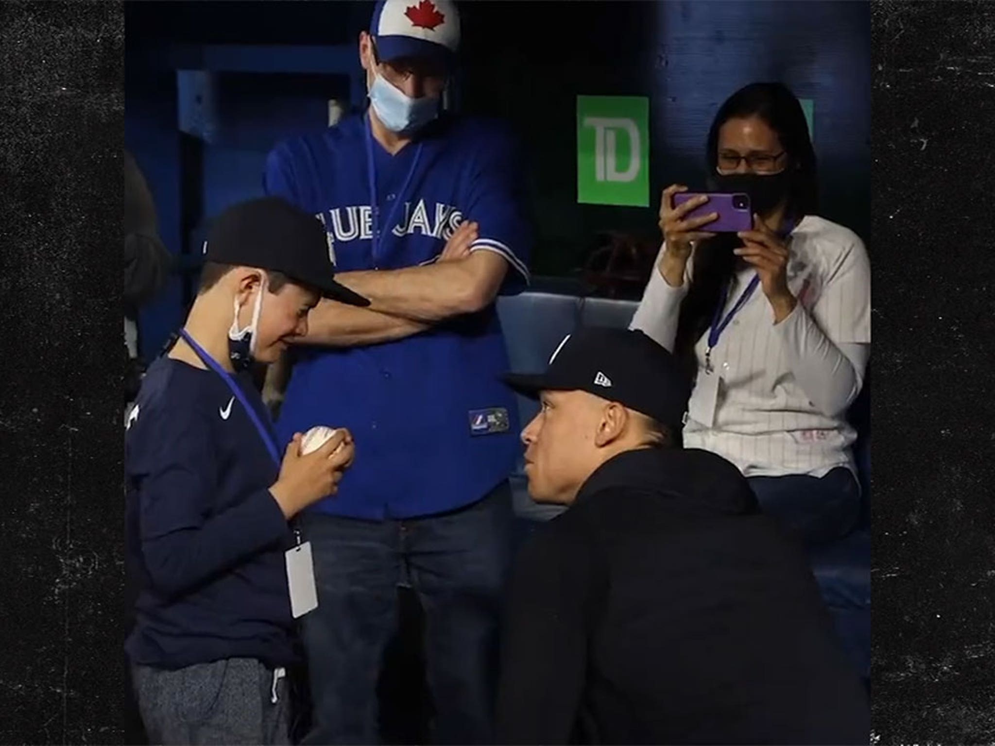Act of Kindness: Young New York Yankees fan has tears of joy after being  gifted Aaron Judge's HR ball by Toronto Blue Jays fan - ABC7 Chicago