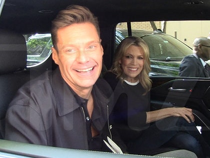 090924_ryan_seacrest_vanna_white_kal