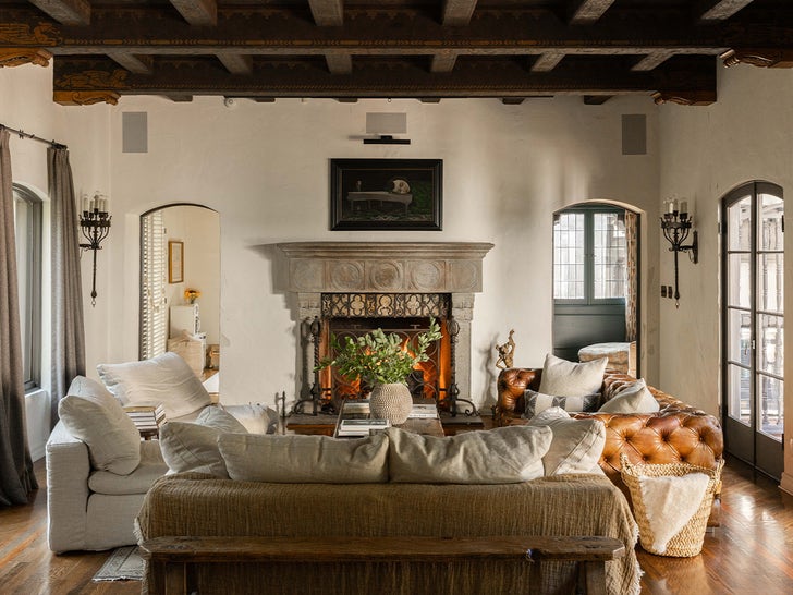 0731-Aaron-Paul-Lists-Los-Angeles-Home-Sub3