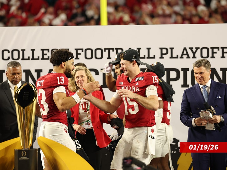 Fernando-Mendoza-Elijah-Sarratt-sub-getty-1