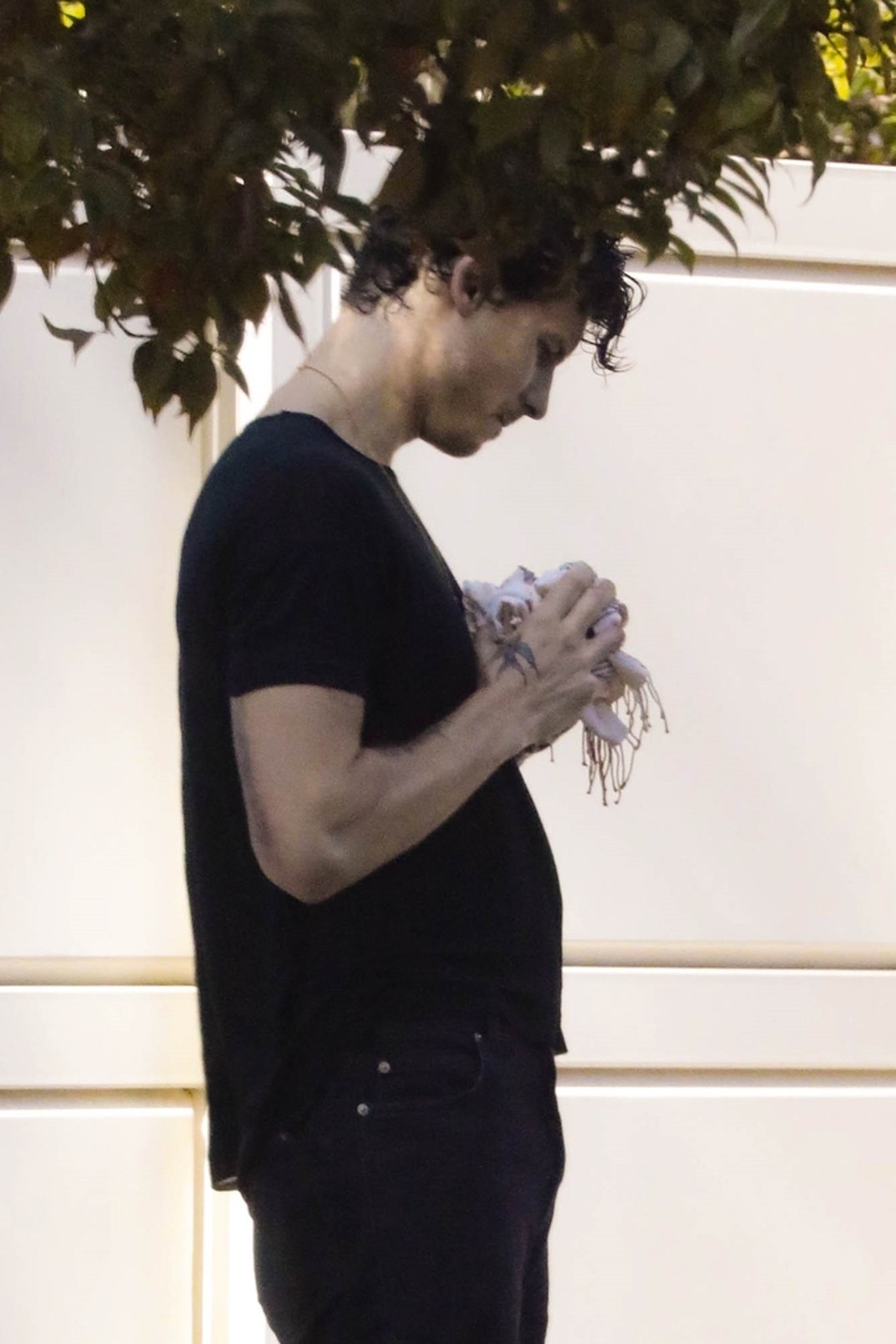 Shawn Mendes Bloody Finger 5