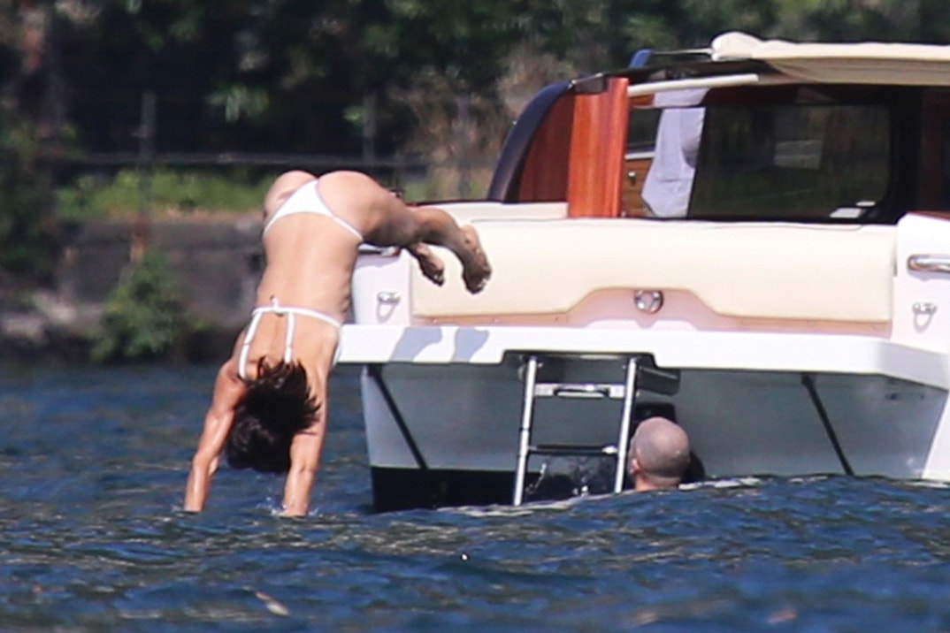 Katie Holmes PDA Lake Como 3