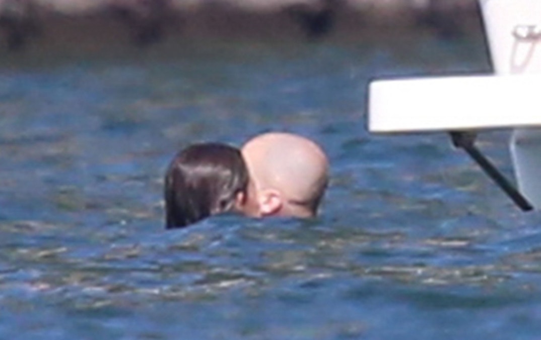 Katie Holmes PDA Lake Como 6