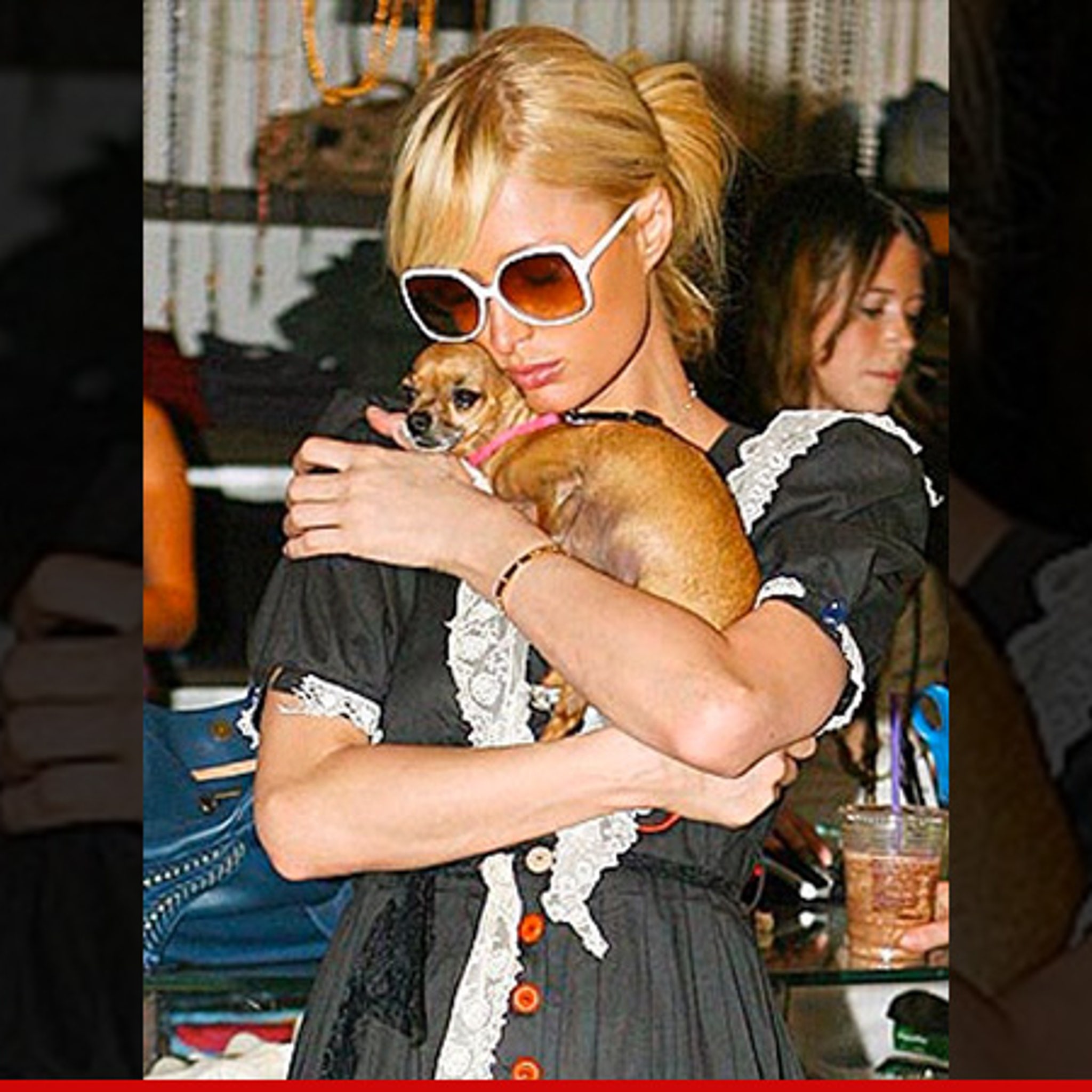 13 Tiny Purses You Would Have Killed For In The Early 2000s — PHOTOS | Paris  hilton, Paris hilton style, Paris hilton outfits