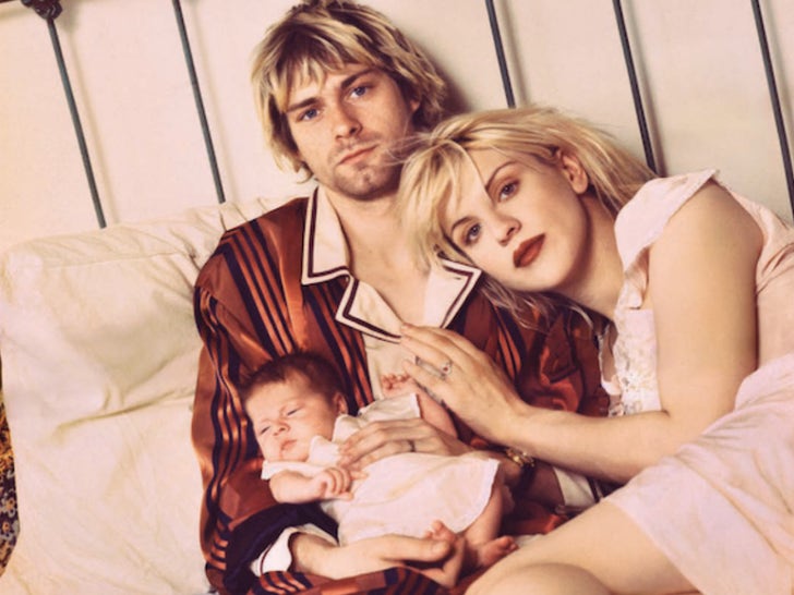 Kurt Cobain y Courtney Love en la cama con su bebé