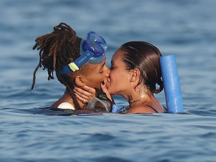 0813-Jaden-Smith-Kissing-And-Grabbing-Khleopatra-Butt-On-Yacht-In-Ibiza-primary-2