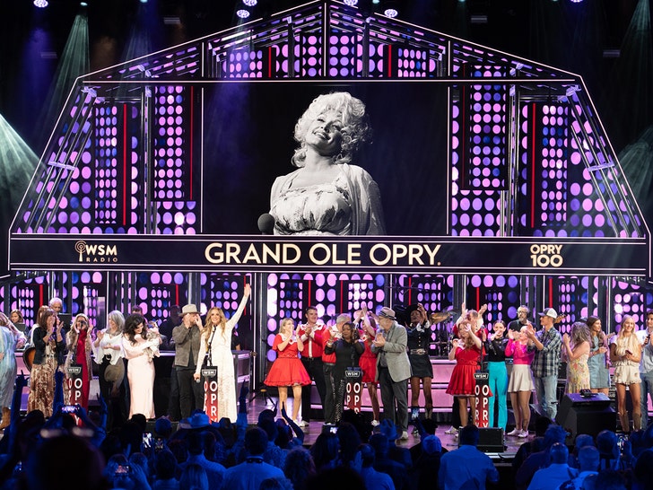 sub-dolly-parton-Grand-Ole-Opry-Mark-Mosrie-2