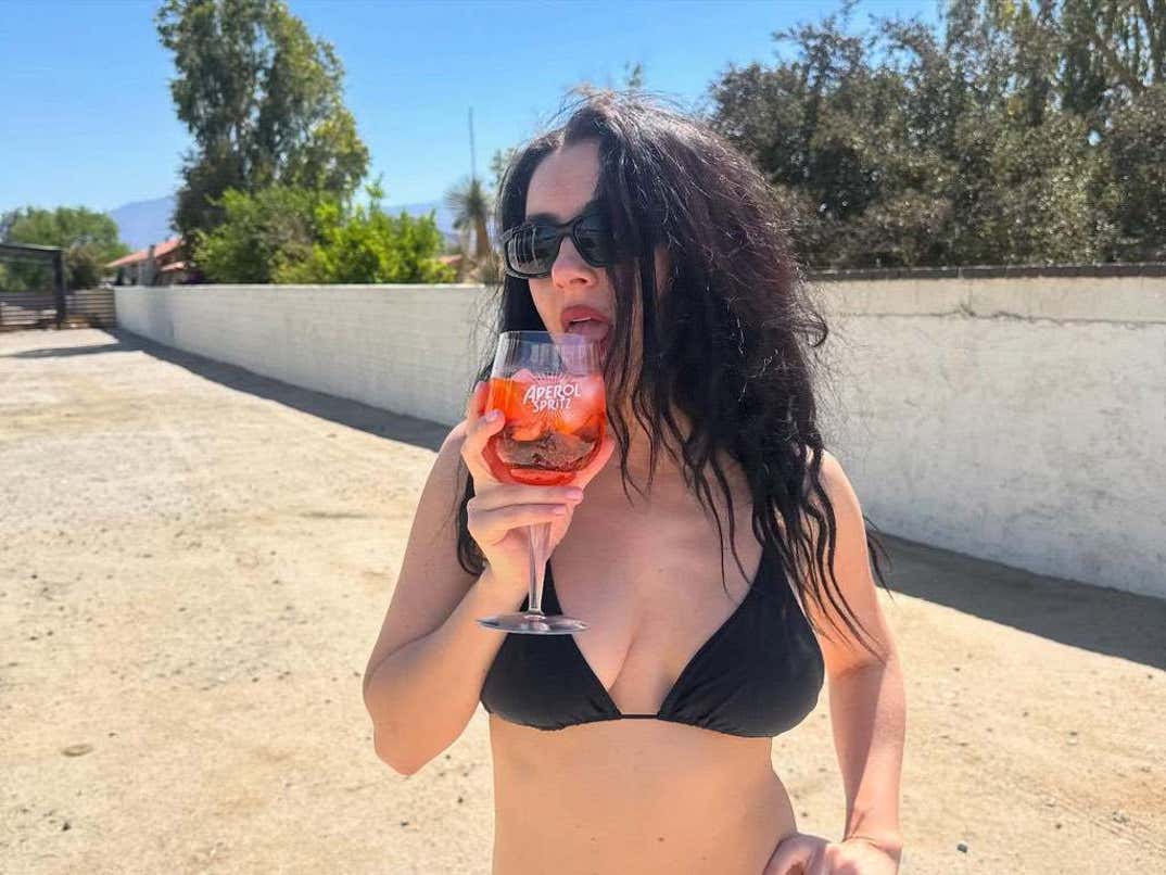 Charli XCX Hot Shots 0