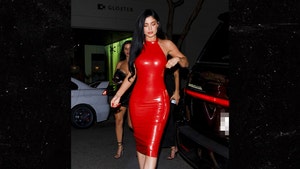 Kylie-Jenner-backgrid-3