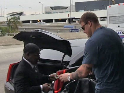 111213_richie_incognito_airport_primary