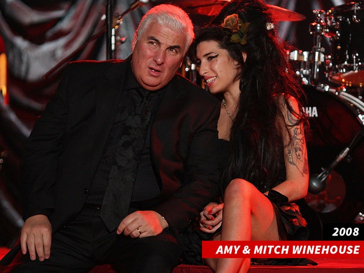 Amy Winehouse'un Babası, Nefret Edenlere Rağmen Yeni Biyografide Oyuncu Seçimini Onayladı