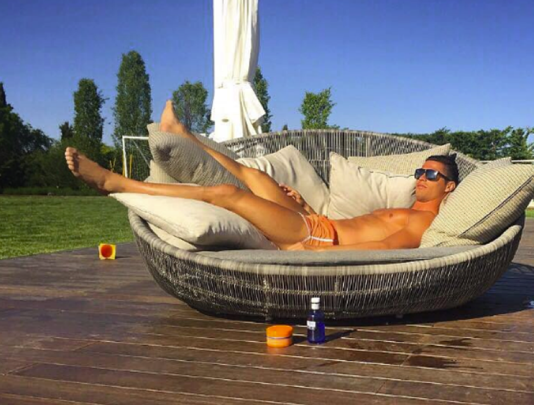 0110_Cristiano_Ronaldo_Shirtless_Shots08