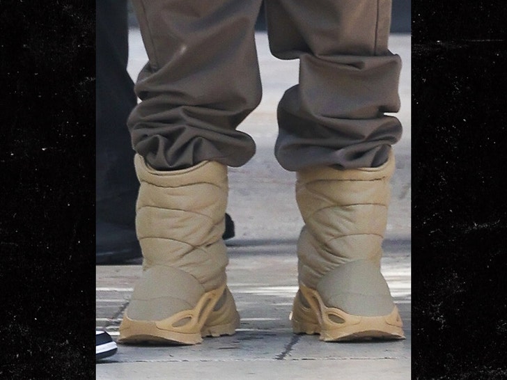 Glat give tyv Justin Bieber Rocks New Khaki Yeezy NSTLD Boots Day After Debut