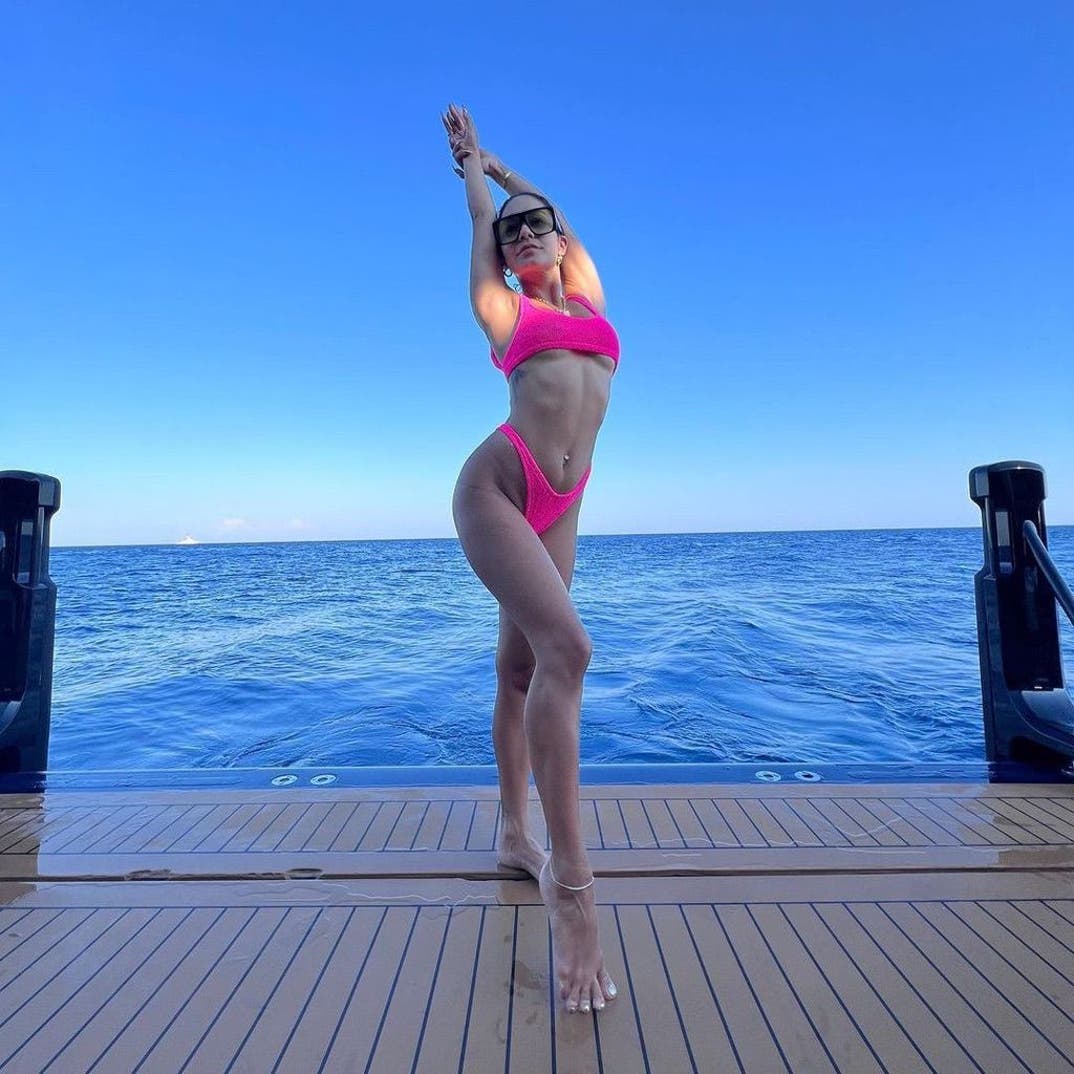 0703 Vanessa Hudgens Hot Shots 7