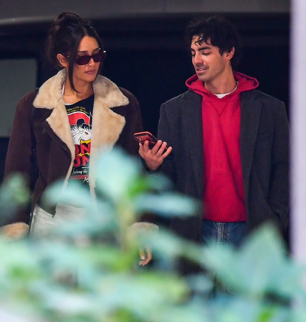 Joe Jonas Tatiana Gabirela Close In New York 0