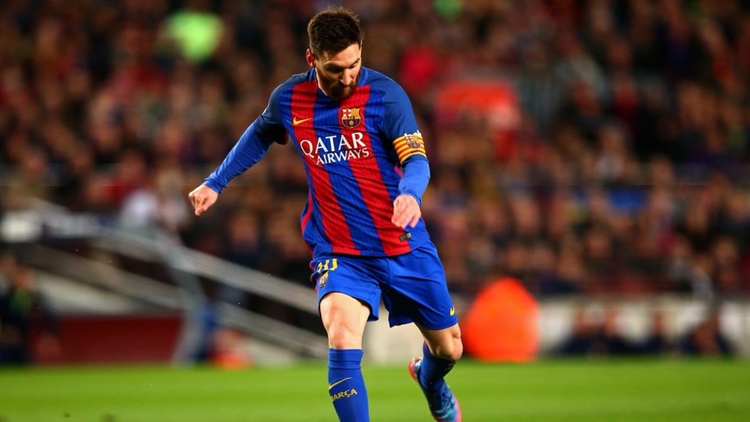 Lionel Messi On The Field Photos 8