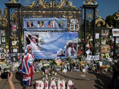 0831-princess-diana-tributes-london-photos-getty