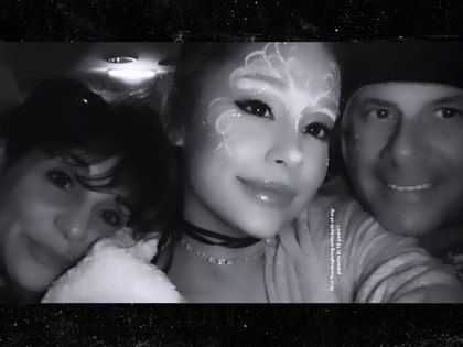 1129-ariana-grande-parents-thanksgiving-insta