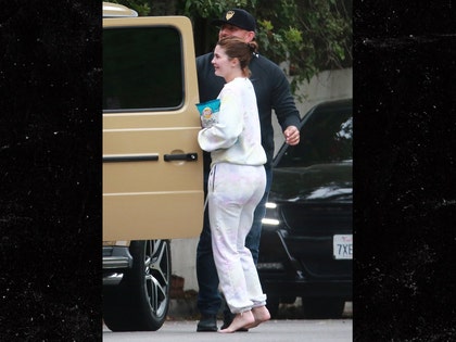 0420-kylie-jenner-visiting-stassie-backgrid-2