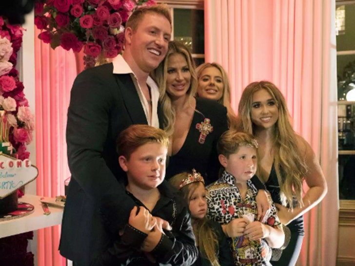 Kim Zolciak Kroy bipoing bos Instagram 2