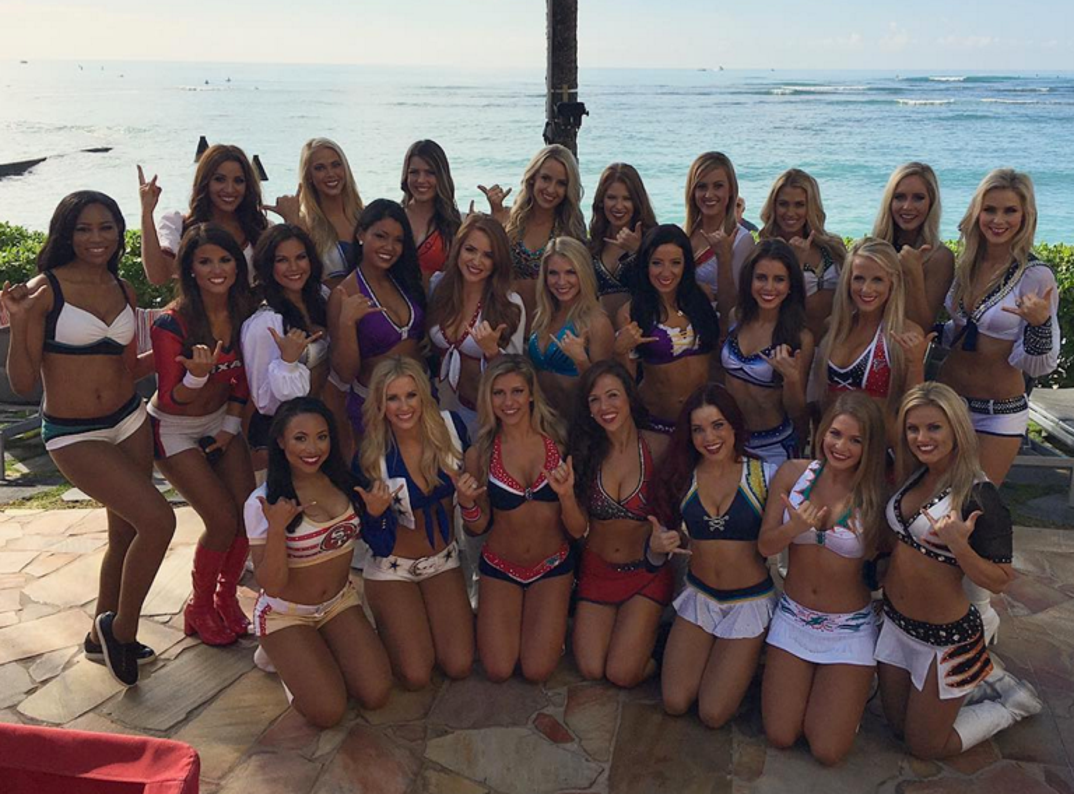 tampa bay buccaneers cheerleaders swimsuit