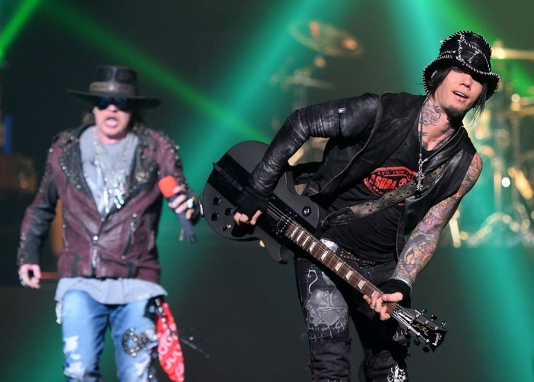 0401_gunsnroses_performance_23