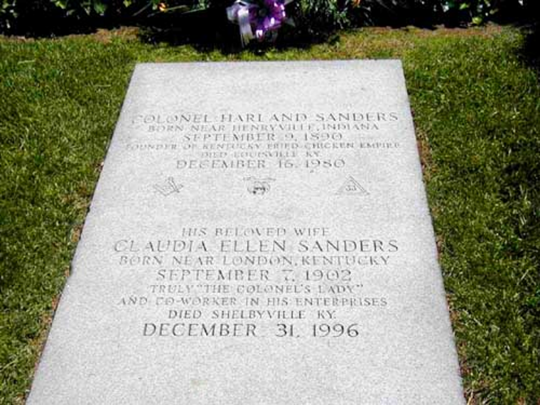 Muhammad Ali's Cemetery Neighbors, image size:1074x806