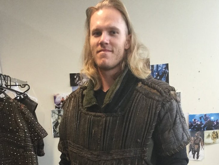 Noah Syndergaard Takes Razor to Legendary Hair for 'Vikings' Role