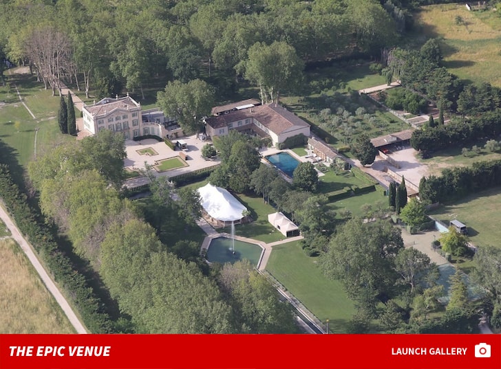 Joe Jonas Sophie Turner Wedding Venue Location Inside Photos-