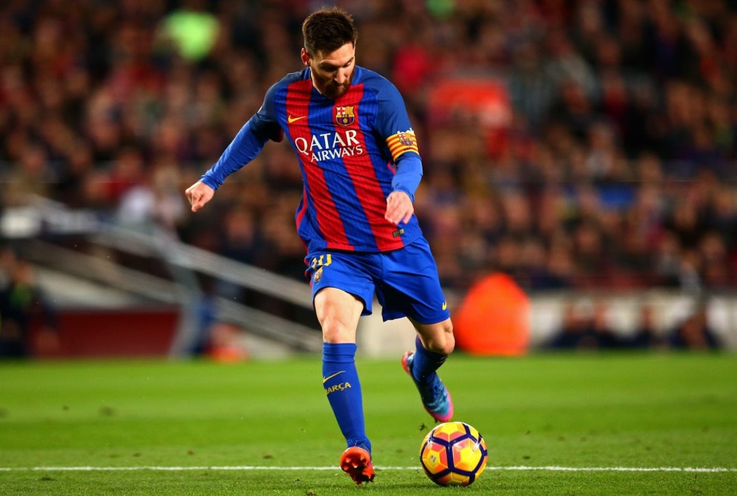 Lionel Messi On The Field Photos 8
