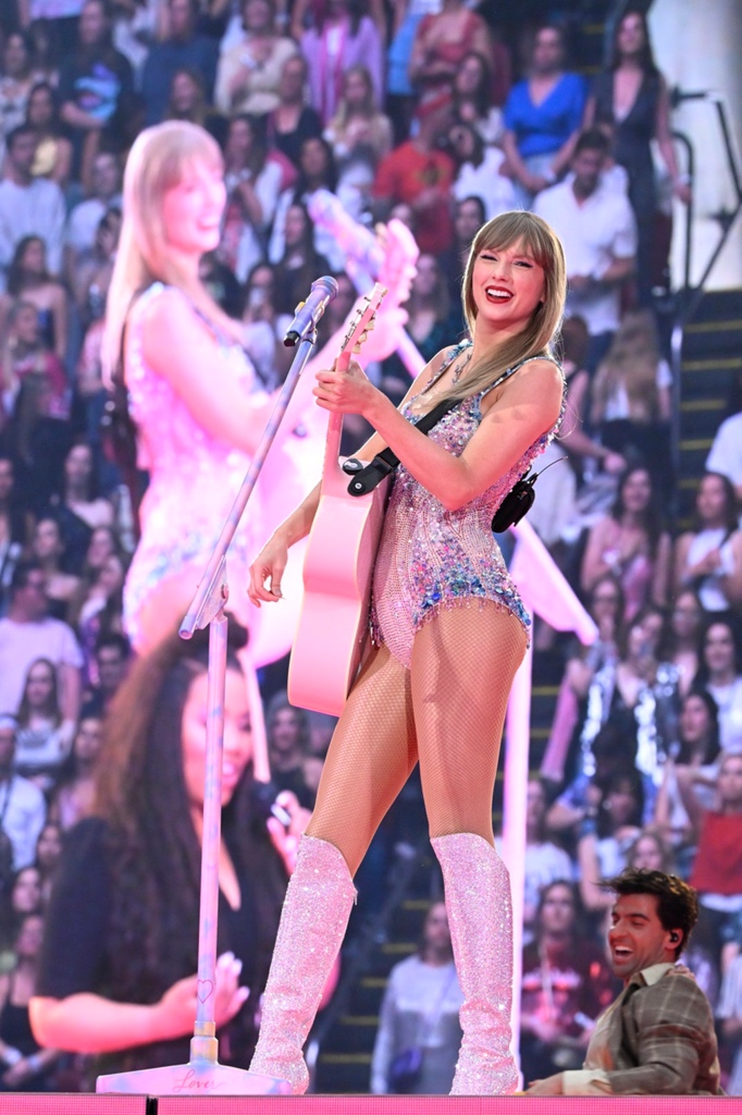 1010 Taylor Swift Performance Pics 2