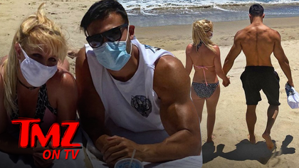 Britney & Sam hit the beach amid the pandemic and they couldn't look hotter.