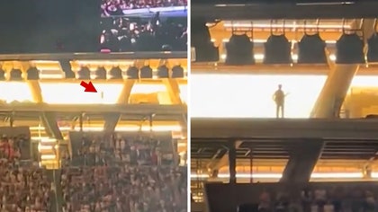 060624_mysterious_figure_concert_kal