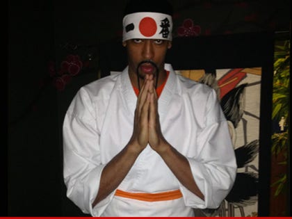 0430_anthony_davis_costume_twitter