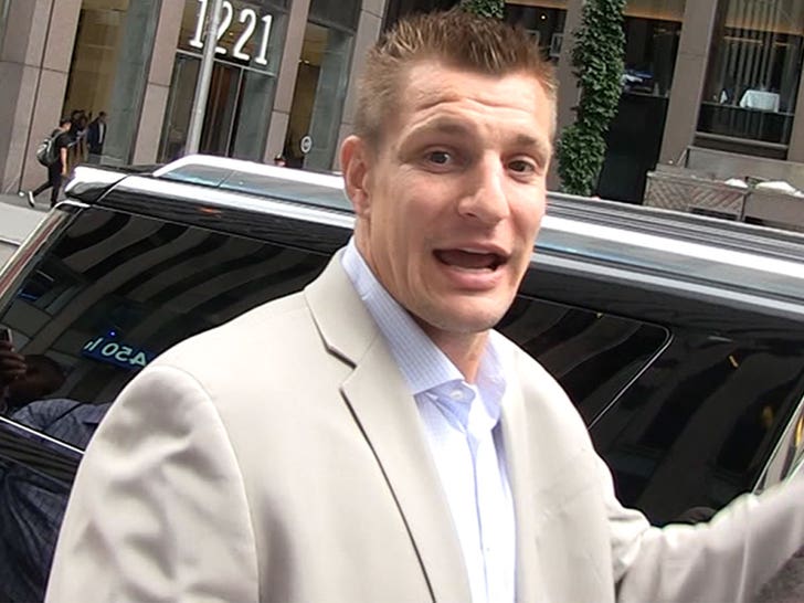 Rob Gronkowski's shirt says he's sorry for partying 