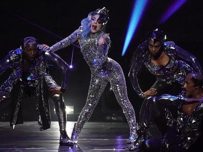 0202-lady-gaga-performing-mega-2
