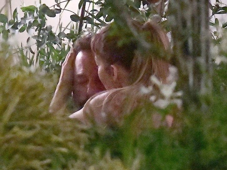Ben Affleck Cries In Front of Jennifer Lopez on Honeymoon