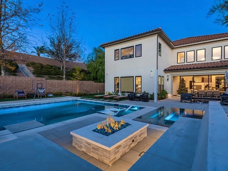 0128 Derek Fisher Gloria Govan Home 15