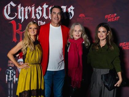 1029-Christmas-At-The-Kringles-Fan-Screening-Event-Celebs-PRIMARY